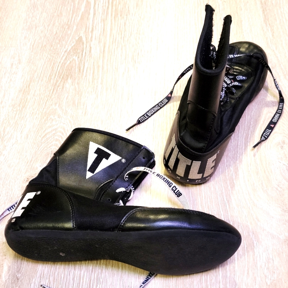 Title boxing shoes. Size 6
